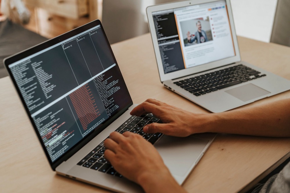 A senior Mend engineer at work